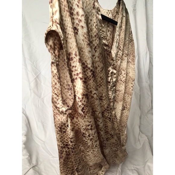 Hidden Button Down Twist Blouse - Picture 3 of 5